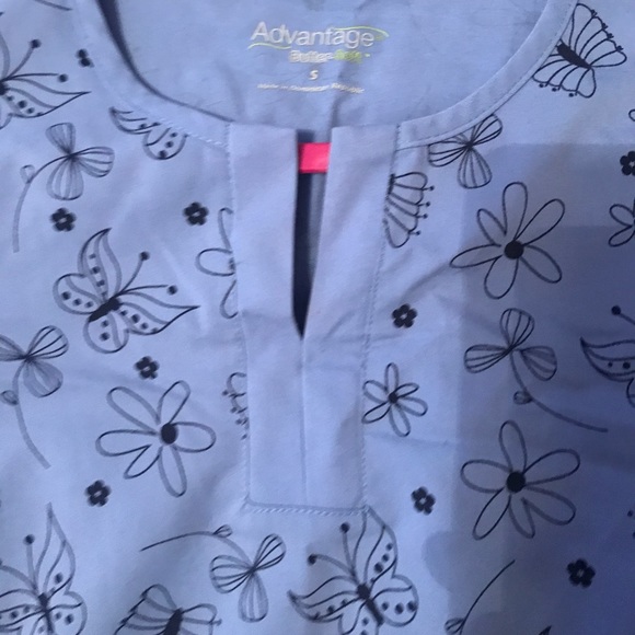 Scrub top - Picture 3 of 4